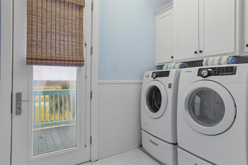 Image 16 of property listing at 11718 Beachside, Galveston, TX 77554