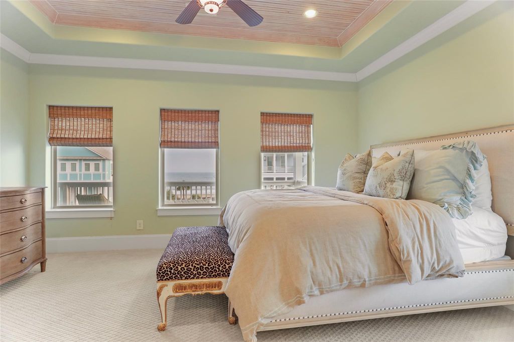 Image 20 of property listing at 11718 Beachside, Galveston, TX 77554