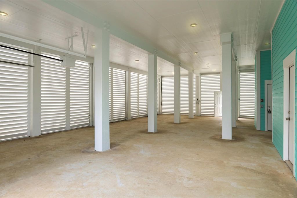 Image 30 of property listing at 11718 Beachside, Galveston, TX 77554