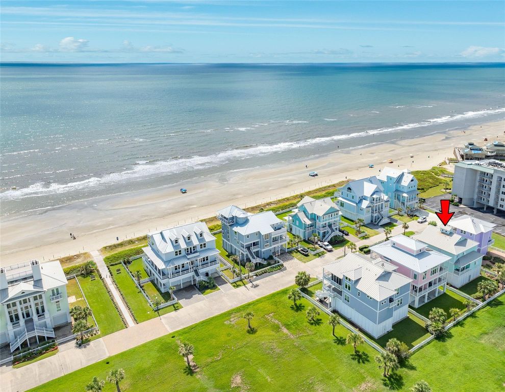 Image 4 of property listing at 11718 Beachside, Galveston, TX 77554