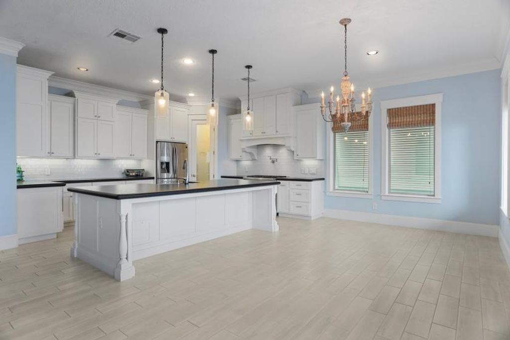 Image 6 of property listing at 11718 Beachside, Galveston, TX 77554