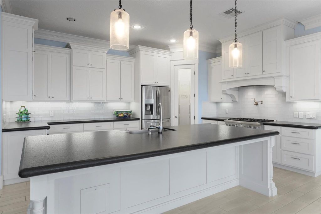 Image 8 of property listing at 11718 Beachside, Galveston, TX 77554