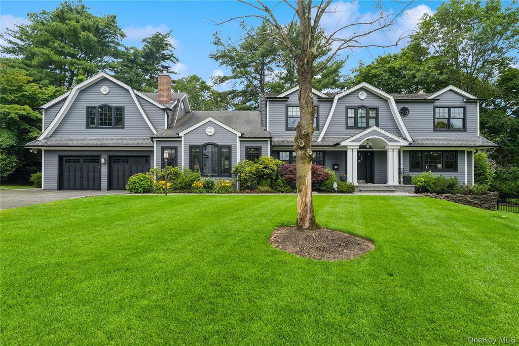 15 Flamingo Road, East Hills, NY 11576