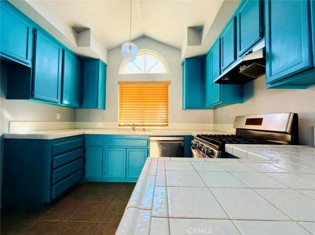 21416 Blossom Hill Ln, Moreno Valley, CA 92557