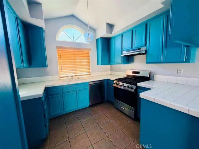 21416 Blossom Hill Ln, Moreno Valley, CA 92557