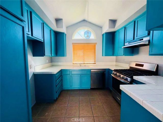 21416 Blossom Hill Ln, Moreno Valley, CA 92557