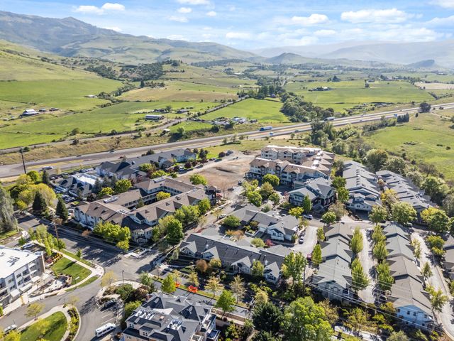 993 Mountain Meadows Drive, Ashland, OR 97520