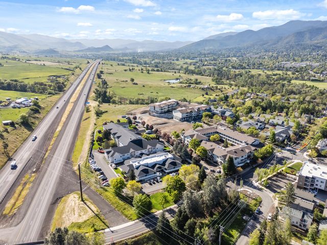 993 Mountain Meadows Drive, Ashland, OR 97520