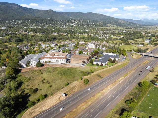 993 Mountain Meadows Drive, Ashland, OR 97520