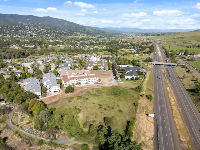 993 Mountain Meadows Drive, Ashland, OR 97520