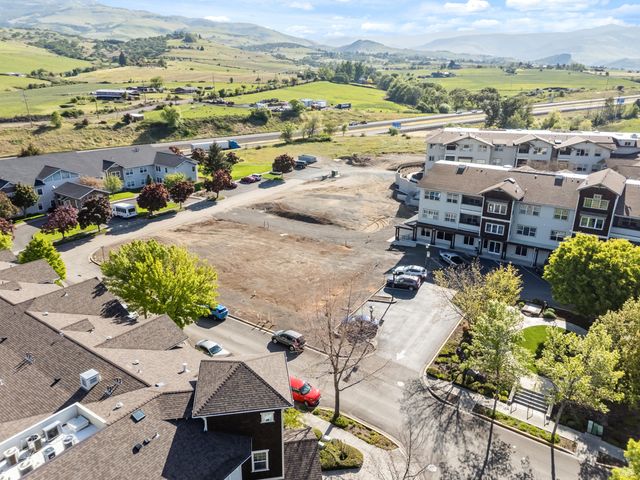 993 Mountain Meadows Drive, Ashland, OR 97520