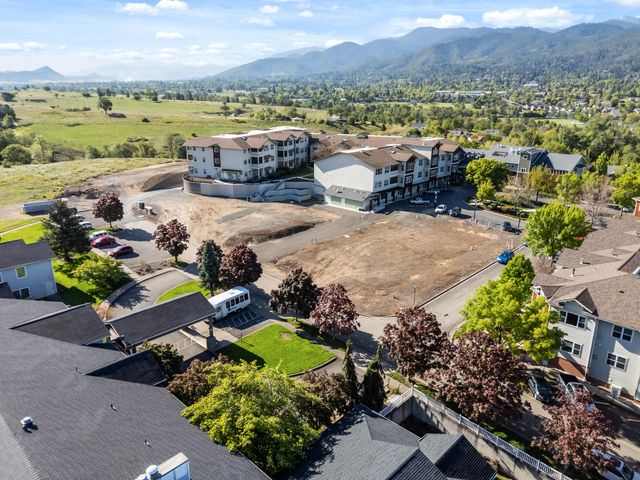 993 Mountain Meadows Drive, Ashland, OR 97520