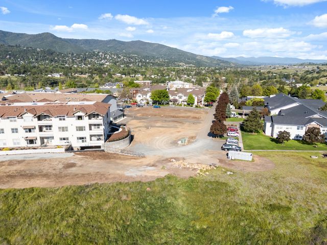 993 Mountain Meadows Drive, Ashland, OR 97520