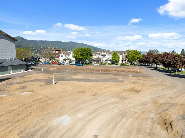 993 Mountain Meadows Drive, Ashland, OR 97520