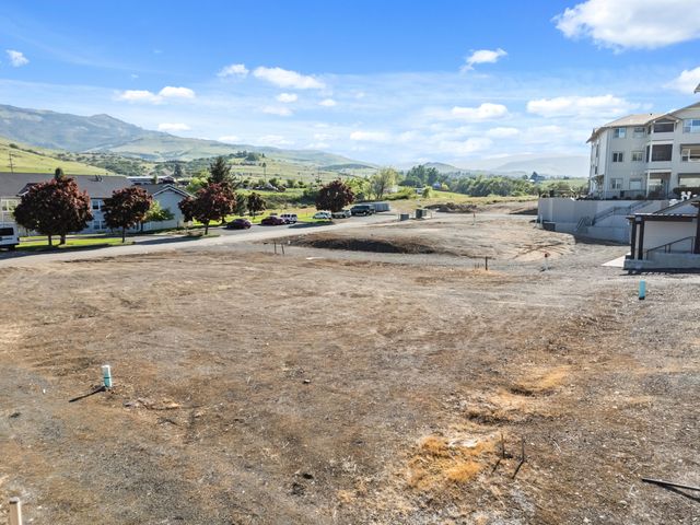 993 Mountain Meadows Drive, Ashland, OR 97520
