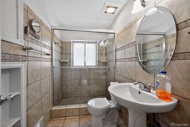 2201 Oakland Street, Aurora, CO 80010