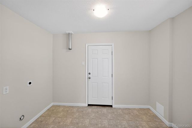 2201 Oakland Street, Aurora, CO 80010