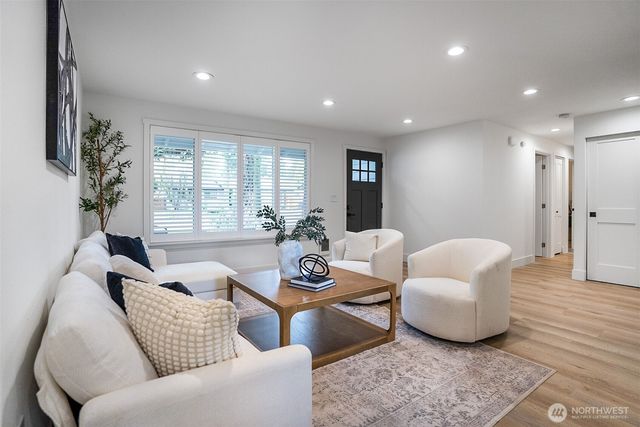 14048 108th Avenue NE, Kirkland, WA 98034