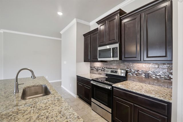 500 Seabiscuit DR, Jarrell, TX 76537