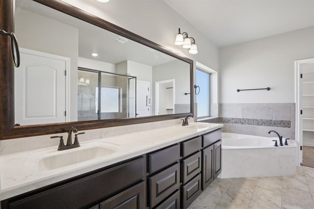 500 Seabiscuit DR, Jarrell, TX 76537