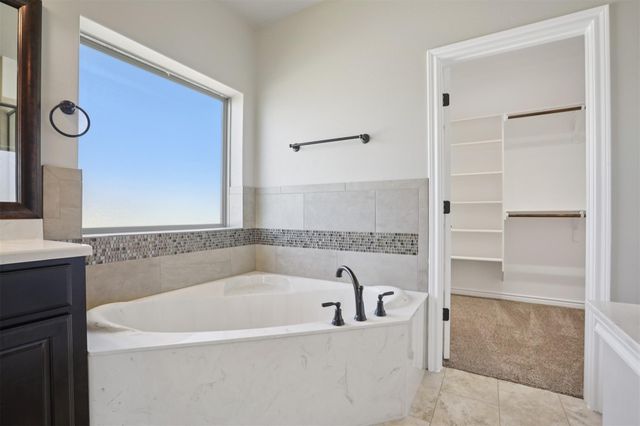 500 Seabiscuit DR, Jarrell, TX 76537