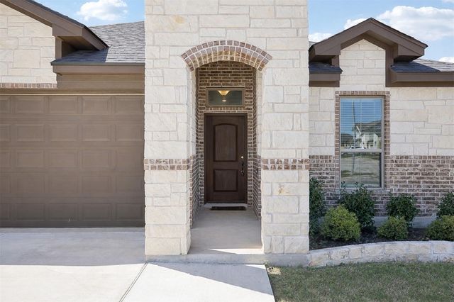 500 Seabiscuit DR, Jarrell, TX 76537