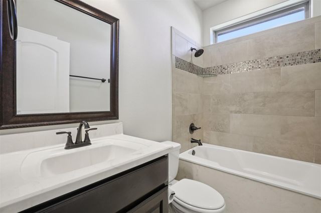 500 Seabiscuit DR, Jarrell, TX 76537