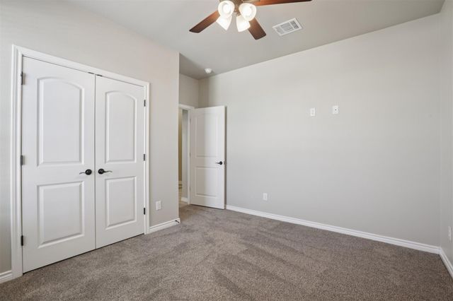 500 Seabiscuit DR, Jarrell, TX 76537