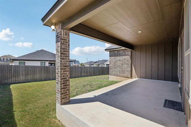 500 Seabiscuit DR, Jarrell, TX 76537