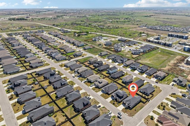 500 Seabiscuit DR, Jarrell, TX 76537