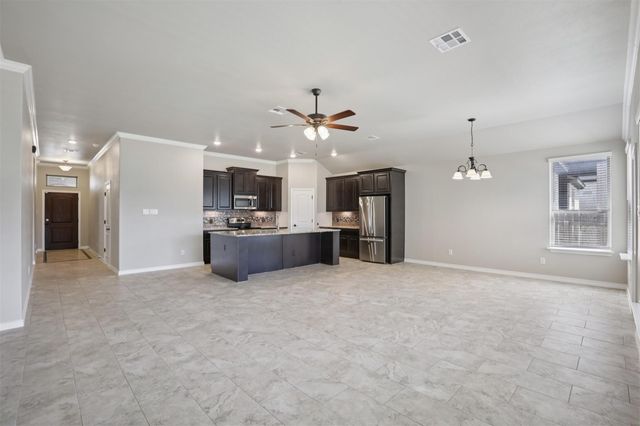 500 Seabiscuit DR, Jarrell, TX 76537