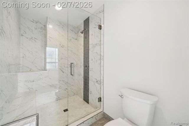 5264 Cooley Lake Road, Waterford, MI 48327