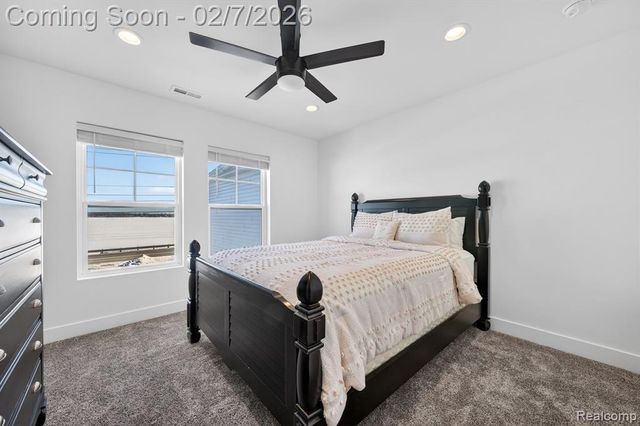 5264 Cooley Lake Road, Waterford, MI 48327