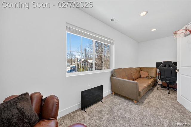 5264 Cooley Lake Road, Waterford, MI 48327