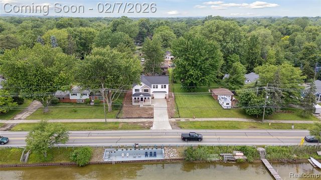 5264 Cooley Lake Road, Waterford, MI 48327