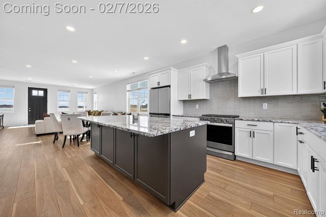 5264 Cooley Lake Road, Waterford, MI 48327