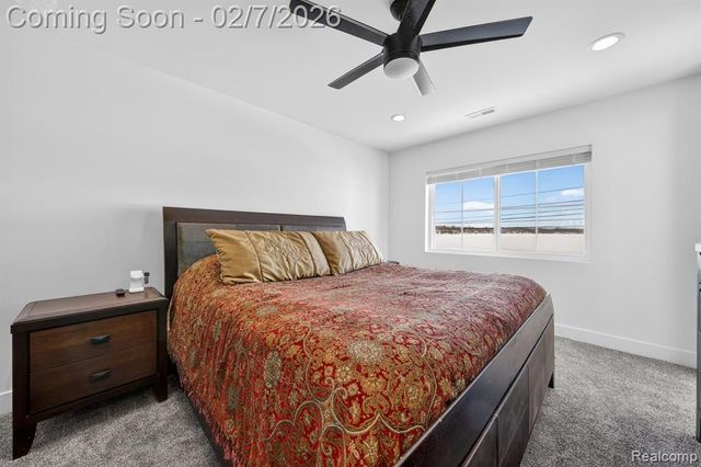 5264 Cooley Lake Road, Waterford, MI 48327