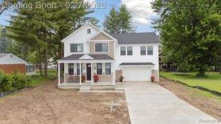 5264 Cooley Lake Road, Waterford, MI 48327