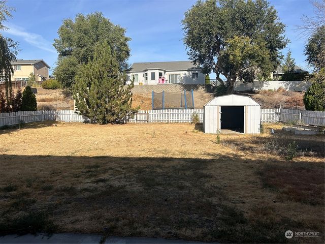 812 W Edgewater Lane, Moses Lake, WA 98837