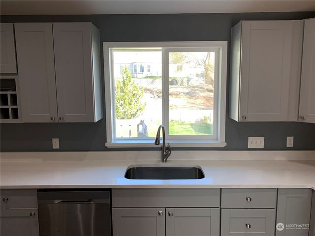 812 W Edgewater Lane, Moses Lake, WA 98837