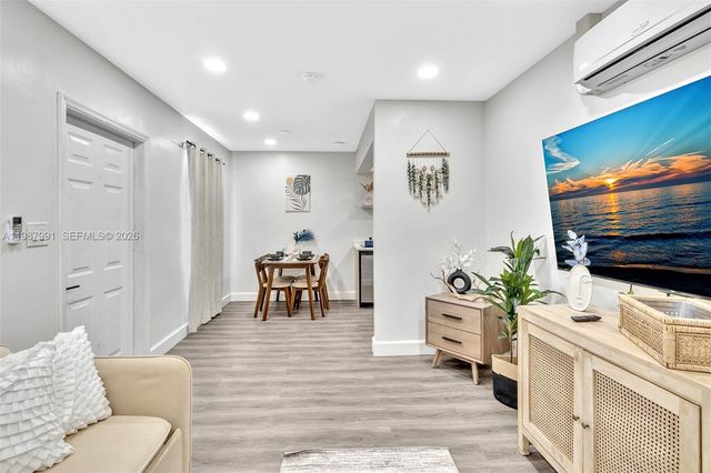703 NE 7th Street 5, Hallandale Beach, FL 33009