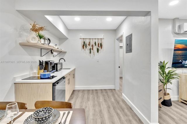 703 NE 7th Street 5, Hallandale Beach, FL 33009