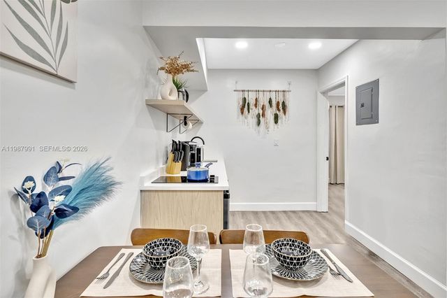 703 NE 7th Street 5, Hallandale Beach, FL 33009