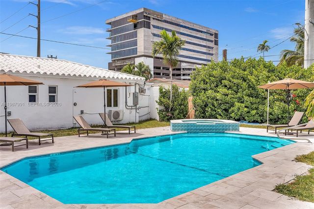 703 NE 7th Street 5, Hallandale Beach, FL 33009