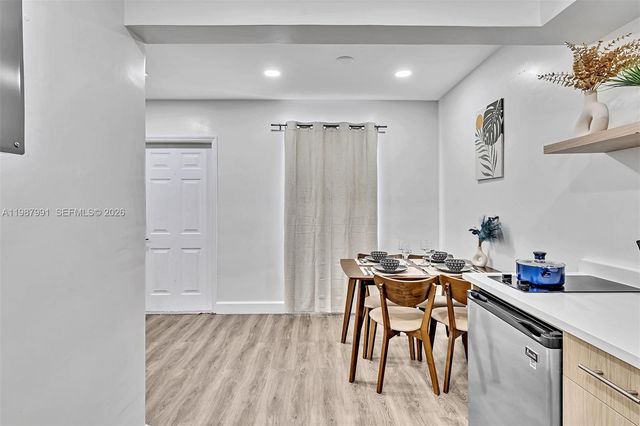 703 NE 7th Street 5, Hallandale Beach, FL 33009
