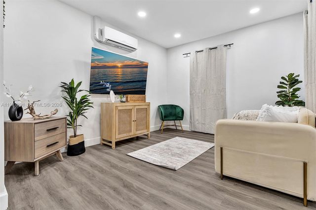 703 NE 7th Street 5, Hallandale Beach, FL 33009