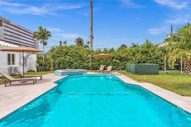 703 NE 7th Street 5, Hallandale Beach, FL 33009