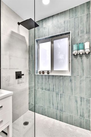 703 NE 7th Street 5, Hallandale Beach, FL 33009