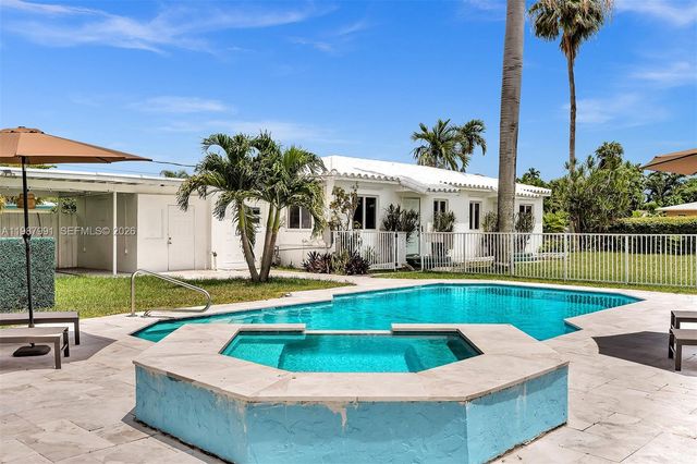 703 NE 7th Street 5, Hallandale Beach, FL 33009