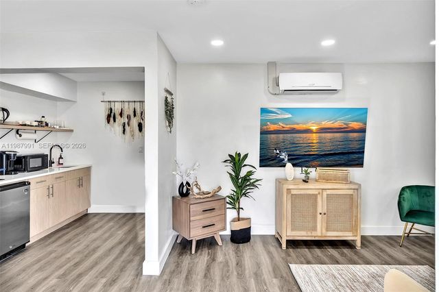 703 NE 7th Street 5, Hallandale Beach, FL 33009
